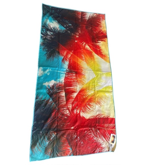 House of Clouds Palm Trees Sand Free
Microfiber Beach Towel New - Picture 2 of 13